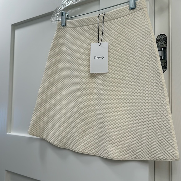 Theory Vanilla Cream skirt - Picture 6 of 6